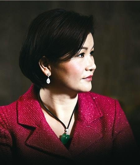 创业板造富神话：揭女首富周群飞500亿资产财务之链