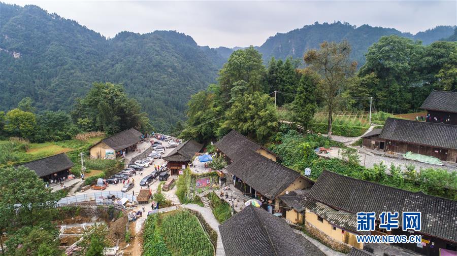 (新华全媒头条·图文互动)(7)前进,向着伟大复兴的中国梦!——写在党的十九大召开之际