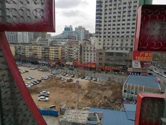 三四线城市烂尾楼围城：烟台黄金地段上项目烂尾