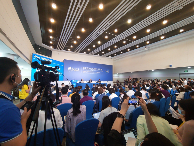 图为博鳌亚洲论坛2021年年会新闻发布会暨旗舰报告发布会现场（中国证券报记者 杨洁摄）.jpg