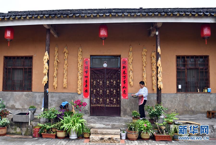 （新华全媒头条·走向益达娱乐的小康生活·图文互动）（4）大山深处有“新家”——大别山村绘出现代版“富春山居图”