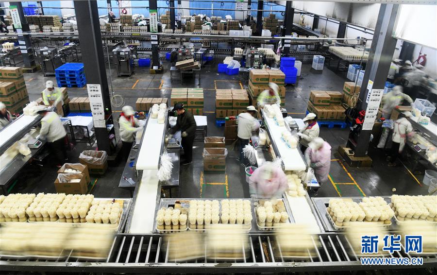 （走向益达娱乐的小康生活·图文互动）（1）乌蒙“同心”战贫困